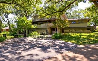 1101 S 45th Ct, West Des Moines, IA 50265