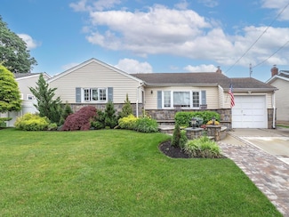 557 Western Park Dr, West Hempstead, NY 11552