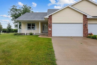 104 Country View Dr, Mechanicsville, IA 52306