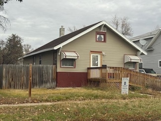515 8th Ave NE, Minot, ND 58703