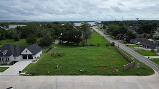 609 Harbor Ln, Port Neches, TX 77651