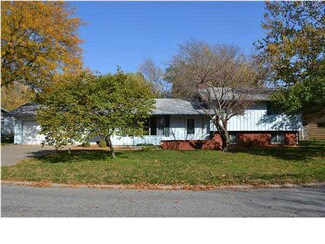 708 Lewis Dr, Hesston, KS 67062