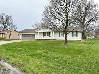 370 Northwood Ln, Salem, IL 62881