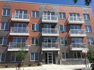 32-15 Leavitt St Unit 2C, Flushing, NY 11354