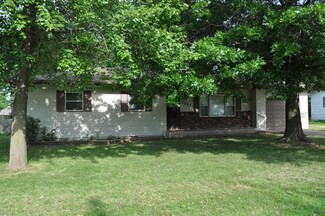 1502 6th St, Monett, MO 65708