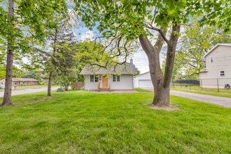 105 Renker Rd, Lansing, MI 48917