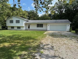 5116 N 950th St, Mason, IL 62443