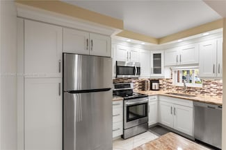 9820 S Hollybrook Lake Dr Unit 105, Pembroke Pines, FL 33025