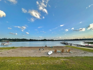 141 E Cowpen Lake Point Rd, Hawthorne, FL 32640