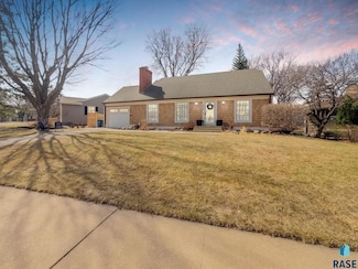 2305 S Carter Place, Sioux Falls, SD 57105