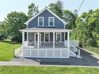 48 Garfield Ave, Bristol, RI 02809