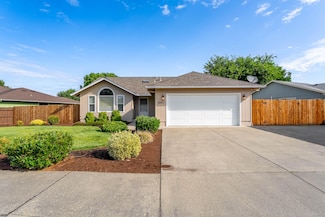1017 Fairfield Dr, Central Point, OR 97502