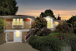36 Green End Ave, Middletown, RI 02842