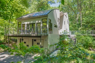 8485 Livingston Hills Rd, Bridgman, MI 49106