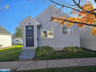 225 1st St SW, Chisholm, MN 55719