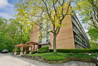 5810 Oakwood Dr Unit 2E, Lisle, IL 60532