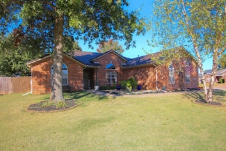 1900 SW Aspeen St, Bentonville, AR 7273