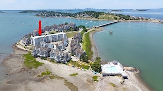 1 Commodore Ct Unit 302, Hull, MA 02045