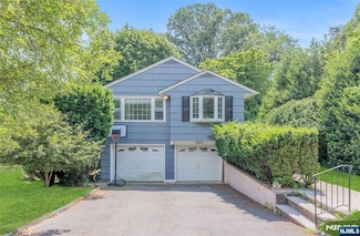 106 Hillside Ave, Cresskill, NJ 07626