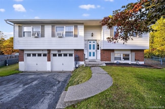 5 David Ct, Poughkeepsie, NY 12603