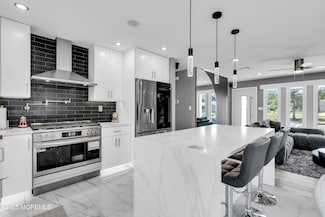 16 Whitmore Dr, Toms River, NJ 08757