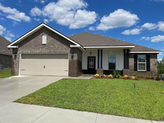4633 Jayhawk Dr, Crestview, FL 32539