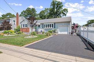 171 Mckinley St, Massapequa Park, NY 11762