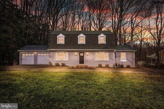 2016 Carrhill Rd, Vienna, VA 22181