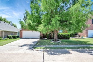 5048 Roundtree Ct, Haltom City, TX 76137