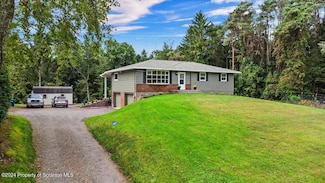44 Outlet Rd, Dallas, PA 18612