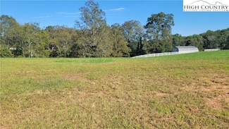 203 Canterbury Dr, North Wilkesboro, NC 28659