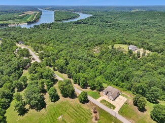 300 Rivers Edge Dr, Bath Springs, TN 38311