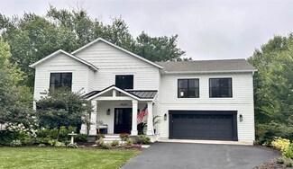 10200 Lakeview Dr W, Hopkins, MN 55305