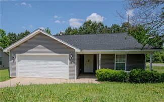 3738 Crescent Gardens Dr, Tuscaloosa, AL 35404