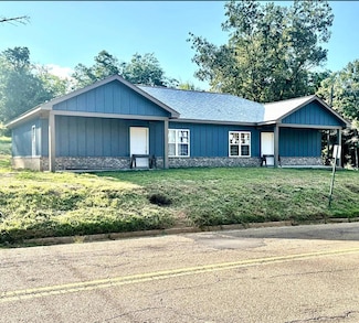 2270 N 1st Ave, Laurel, MS 39440