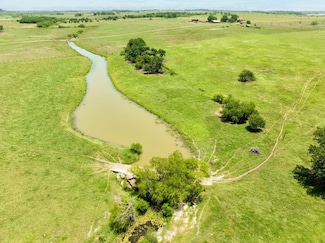 1354 County Road 281, Shiner, TX 77984
