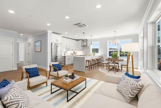 18 Franklin St Unit 201, Salem, MA 01970