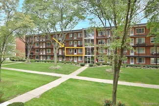 2925 W 13 Mile Rd Unit 205, Royal Oak, MI 48073