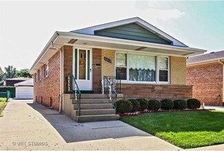 6812 N Sauganash Ave, Chicago, IL 60646