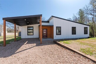 204 Avenue J, Johnson City, TX 78636