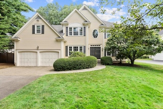 102 W Morgan Ave, Fairfield, CT 06824
