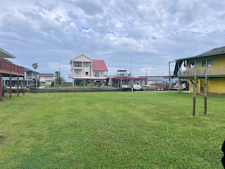 000 Jolly Boat Ln, Freeport, TX 77541