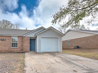 1310 N Boxley Ave, Fayetteville, AR 72704