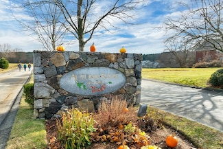 401 Autumn Ridge Dr, Ayer, MA 01432