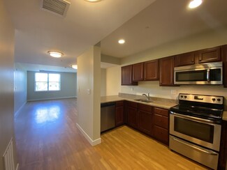 20 Pond St Unit 303, Braintree, MA 02184