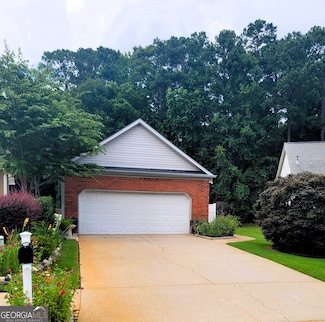 270 Woodgate Dr, Fayetteville, GA 30214