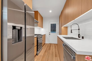 950 Havenhurst Dr Unit 3, West Hollywood, CA 90046