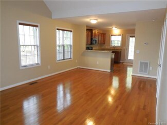 1033 Brookhurst Dr, Charlotte, NC 28205