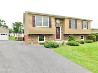 102 Alpine Dr, Altoona, PA 16602