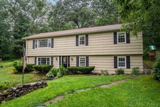 29 Plain St, Hopedale, MA 01747